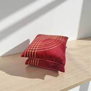 Zikrak Golden Eye 20×20 inch velvet cushion cover in maroon color for sofa décor, made with premium soft fabric and elegant designer pattern.